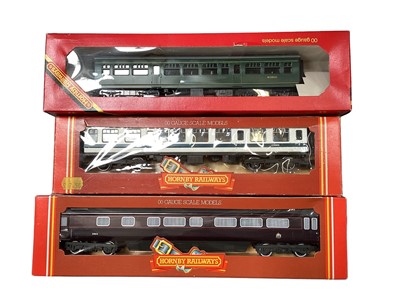 Lot 1797 - Railway Hornby & Tri-ang boxed selection of carriages & coaches including R157 Diesel Powered Car (x3), plus BR 2 Car DMU R267 (22)