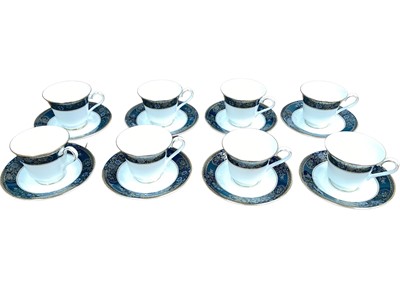 Lot 1306 - Royal Doulton Carlyle H5018 tea, coffee and dinner service - 79 pieces