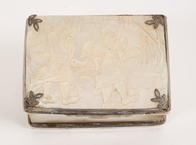 Lot 778 - 18th century silver and carved mother of pearl snuff box