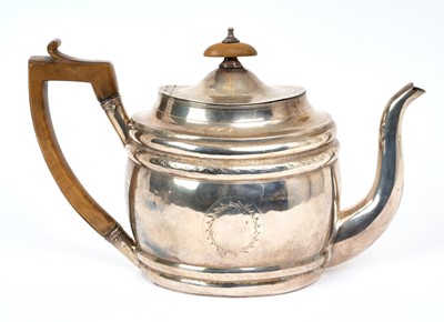 Lot 382 - George III silver teapot