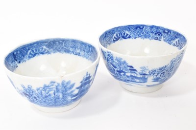 Lot 26 - Blue and white pieces
