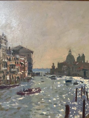 Lot 1518 - *Ken Howard (1932-2022) oil on canvas, Venetian canal scene, signed, 51 x 62cm, framed
