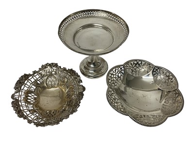 Lot 1650 - Three various pierced bon-bon dishes