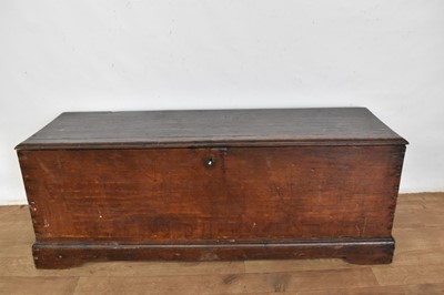 Lot 1105 - 18th century oak coffer