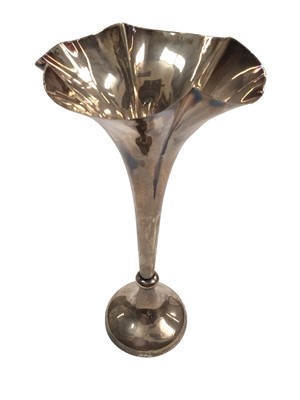 Lot 1075 - Large Victorian silver trumpet vase ( London 1898)