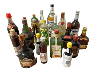 Lot 59 - Twenty bottles, assorted liquors, Crema de Cacao, Tia Maria and other vintage bottles