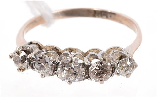 Lot 481 - Edwardian diamond five stone ring with five...