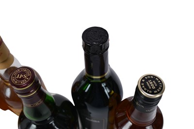 Lot 29 - Seven bottles, assorted whiskies to include: Glenfiddich, Aberlour, Glenmorangie, Jameson and The Black Grouse