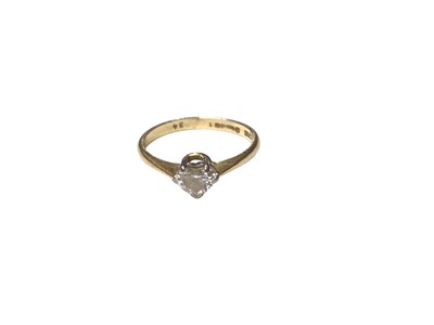 Lot 71 - 18ct gold diamond heart shaped single stone ring