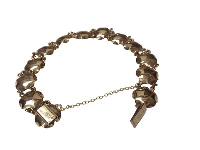 Lot 78 - 1970s 9ct gold flower link bracelet (Birmingham 1975)