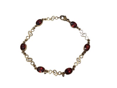 Lot 79 - 9ct gold and garnet bracelet