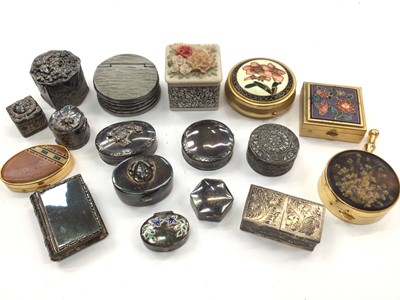 Lot 1021 - Group of silver and other pill boxes