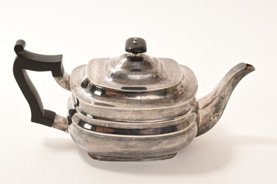 Lot 228 - Silver teapot by Goldsmiths & Silversmiths, Sheffield 1918