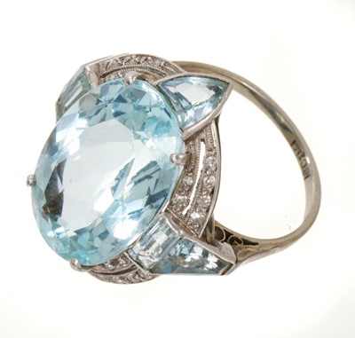 Lot 474 - Art deco aquamarine and diamond ring