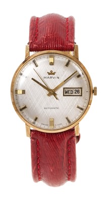 Lot 528 - 1960s gentlemens gold Marvin calander wristwatch on leather strap