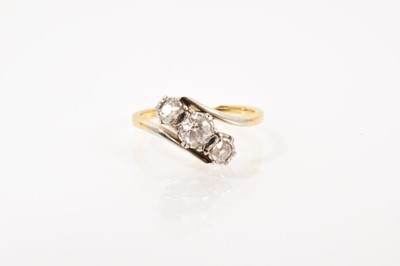 Lot 485 - Diamond three stone ring in platinum crossover setting on 18ct gold shank