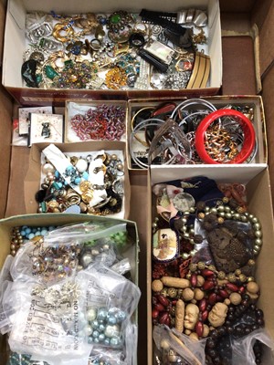 Lot 1033 - Collection of vintage costume jewellery