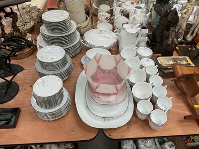 Lot 52 - Extensive Noritake dinner service