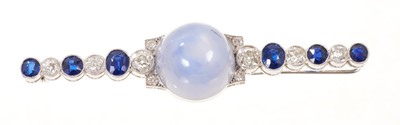 Lot 411 - Edwardian star sapphire and diamond bar brooch