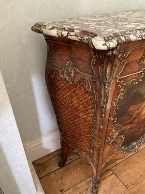 Lot 1253 - Fine pair of late 19th / early 20th century kingwood, gilt metal mounted bombe form commodes