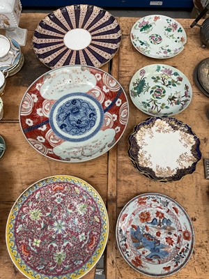 Lot 13 - Group of porcelain plates, including a Chinese famille rose dish c.1900, a Chinese Kangxi Imari plate, Royal Worcester tray, etc