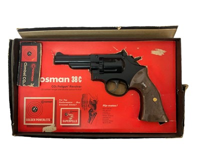 Lot 908 - Crosman 38c .22 air pistol revolver in original box