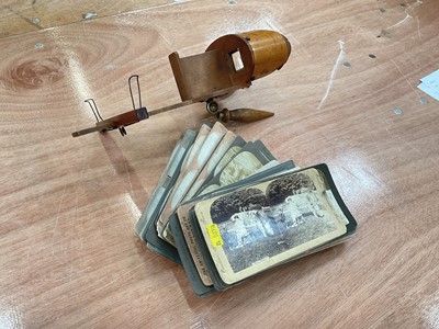 Lot 446 - Stereoscopic viewer and cards