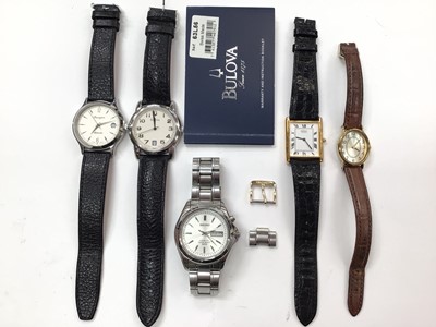 Lot 1014 - Five contemporary wristwatches including Bravingtons Automatic, Bulova, stainless steel Seiko Kinetic and two other watches