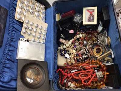 Lot 1029 - Vintage costume jewellery and bijouterie within a vintage suitcase