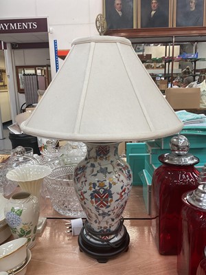 Lot 428 - Oriental style porcelain table lamp with armorial decoration.