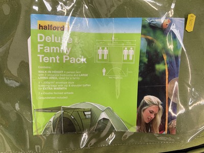 Lot 204 - Halfords Deluxe family tent pack