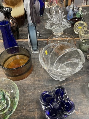 Lot 142 - Collection of art glass