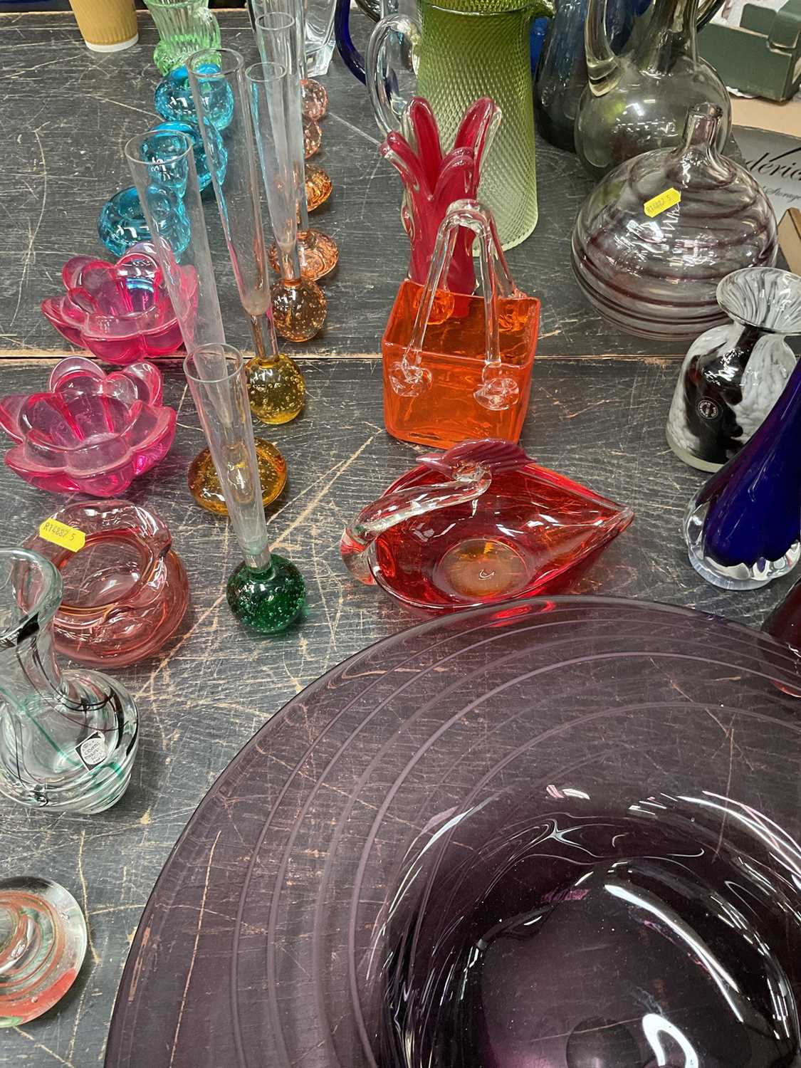 Lot 146 - Collection of art glass