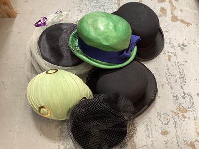 Lot 692 - Group of vintage hats including bowlers and four women’s (6)