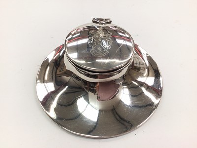 Lot 1069 - Silver desk inkwell with engraved crest on the lid, maker Asprey (Birmingham 1905)