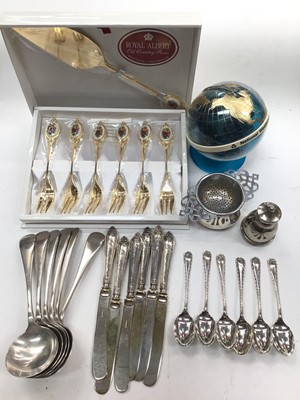 Lot 1092 - Set of six silver teaspoons, six silver handled tea knives, plated ware etc