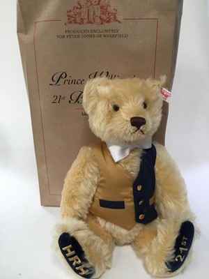 Lot 1820 - Steiff 2002 Queen Mother Bear 660887 with box and certificate.