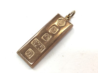 Lot 1052 - 9ct gold ingot pendant (Sheffield 1978)