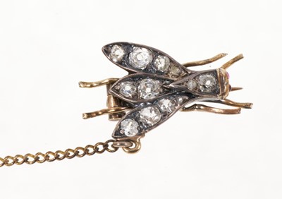 Lot 426 - Victorian novelty diamond fly brooch