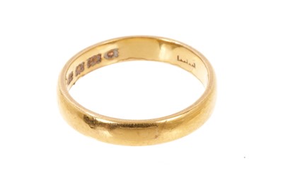 Lot 433 - 22ct gold wedding ring