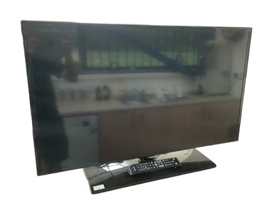 Lot 2 - 39" Samsung TV with remote control