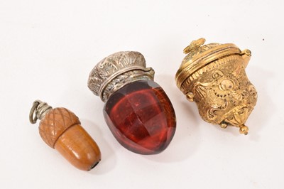Lot 759 - Vertu items including opera glass, pin cushion, other items