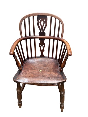 Lot 1245 - 19th century yew and elm Windsor chair