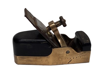 Lot 2603 - A good quality brass and wood plane, stamped 'Moseley & Son 151 Leman St London'