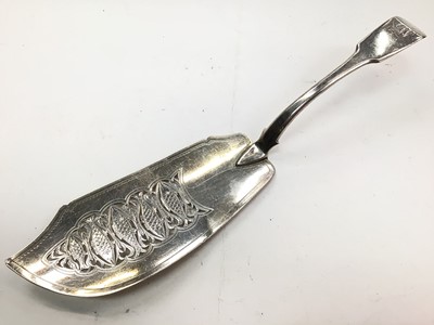 Lot 1080 - Georgian silver fish slice with pierced fish decoration to the blade (London 1817)