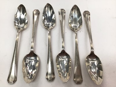 Lot 1082 - Six silver Mappin & Webb grapefruit spoons (Sheffield 1947)