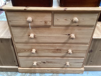 Lot 1412 - Pine chest of drawers, 89cm wide, 44cm wide, 91cm high, together with a pair of two drawer bedside chests (3)