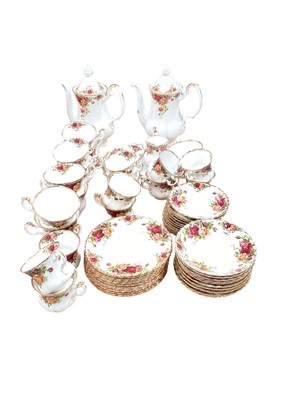 Lot 1285 - Royal Albert Old Country Roses dinner/tea set