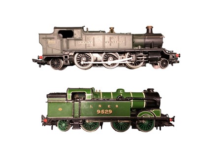 Lot 1842 - Airfix OO Gauge tank engines, coaches & rolling stock