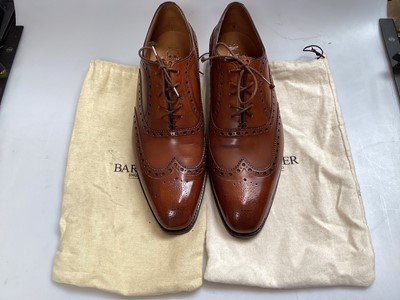 Lot 2130 - Mens Barker mid tan leather brogue shoes size 9 1/2 in soft shoe bags.